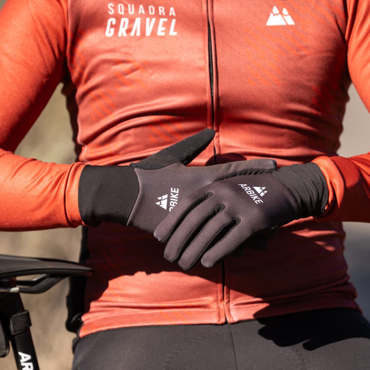 Guantes ARBIKE Negros de Invierno - Calor y agarre para ciclismo en climas fríos.